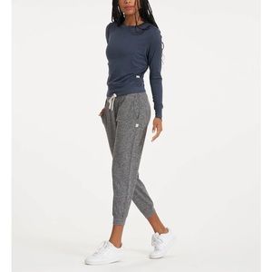 Vuori Performance Jogger in Heather Grey